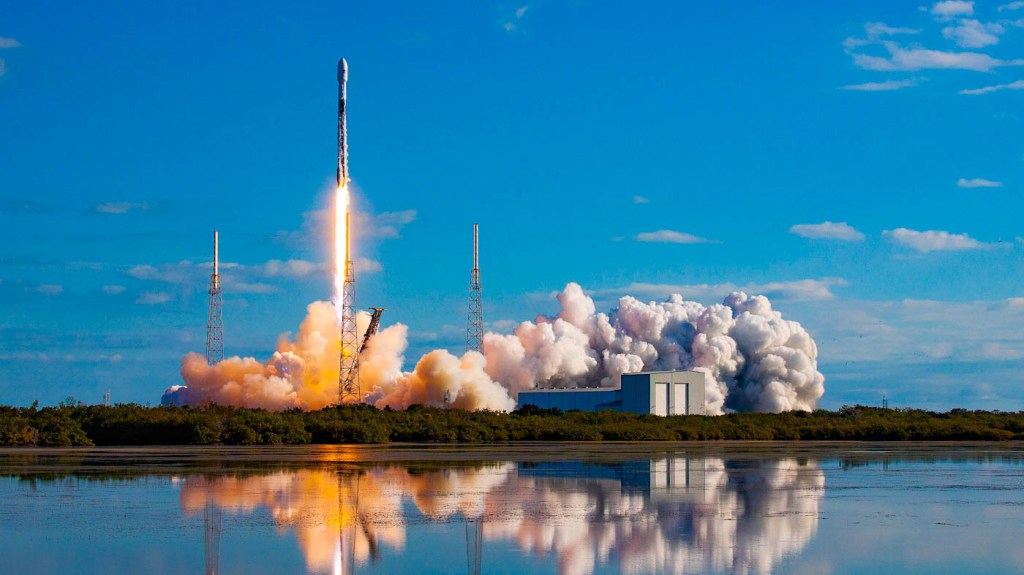 SpaceX adia lançamento de mais 57 satélites Starlink