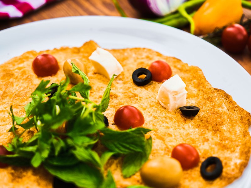 Prático e versátil, omelete fica mais saboroso com queijo