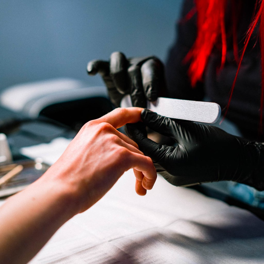 Unhas fracas e quebradiças? Veja 10 soluções simples