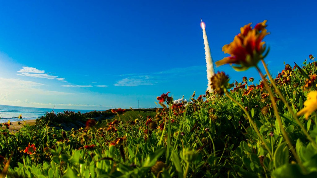 Lançamento do foguete Atlas V, com a sonda Perseverance, em galeria de&nbsp;fotos