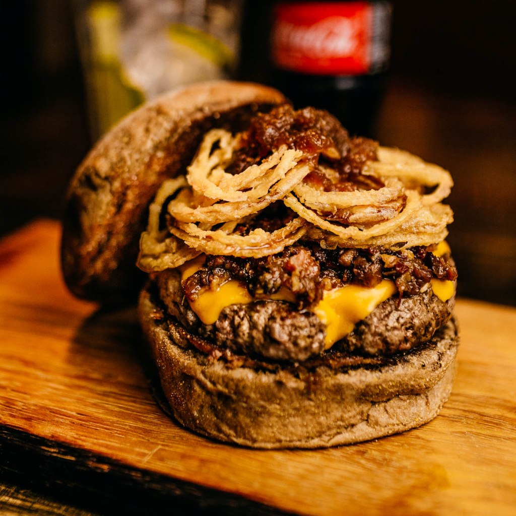 Alimentação pode auxiliar ou piorar ansiedade; veja o que incluir e o que evitar