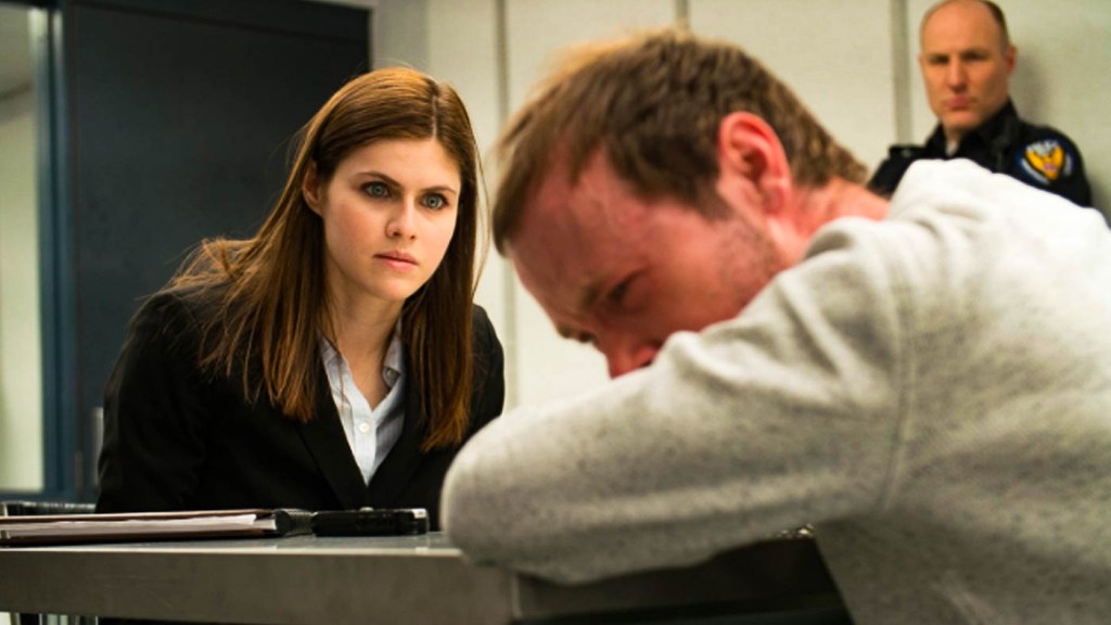 Disponível no streaming do Telecine, Jogo Assassino reúne Alexandra Daddario e Henry&nbsp;Cavill