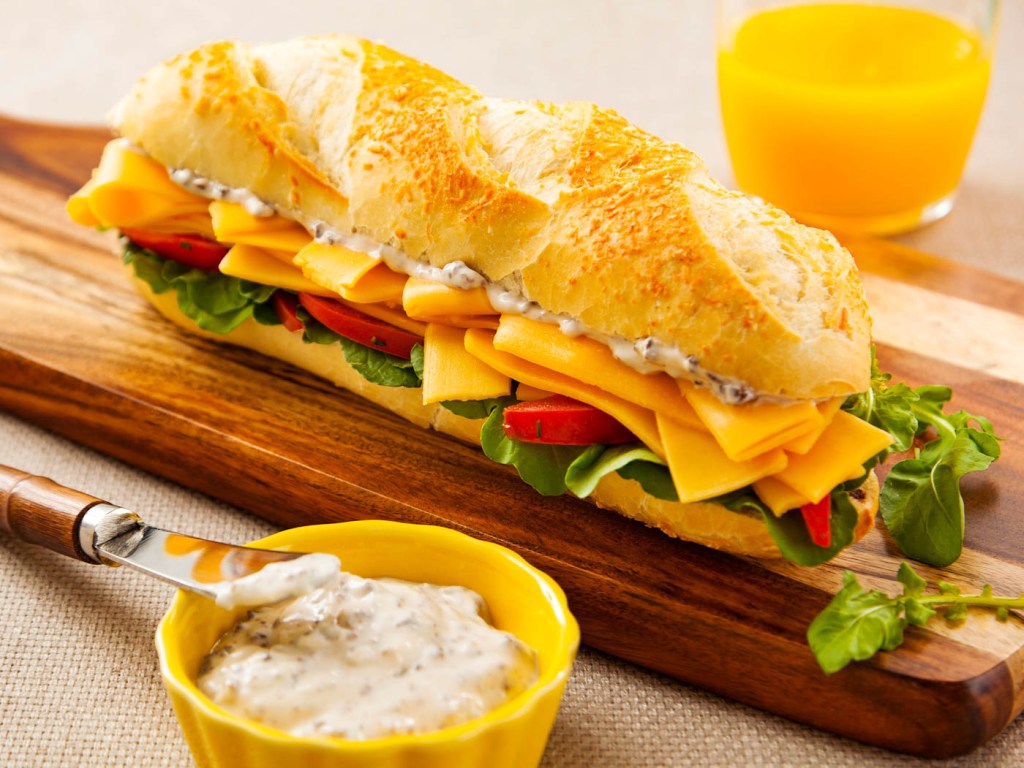 Saiba como incrementar seu lanche com queijo