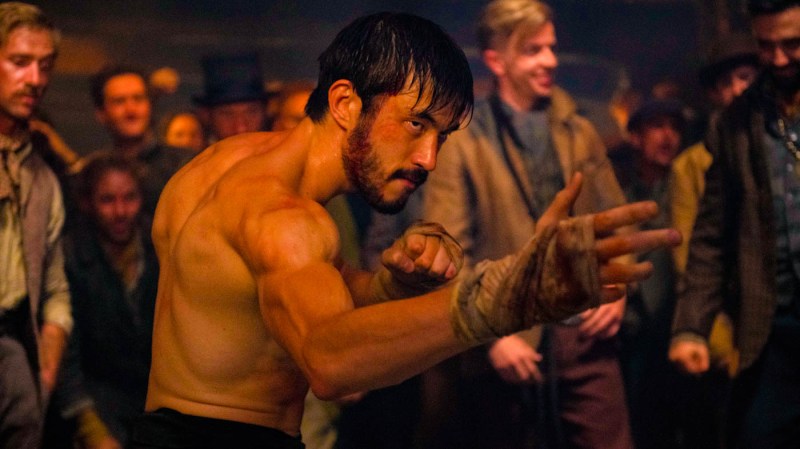Temporada de Warrior conta com elenco original da série dramática Série baseada em textos de Bruce Lee, 2ª temporada de Warrior estreia em outubro