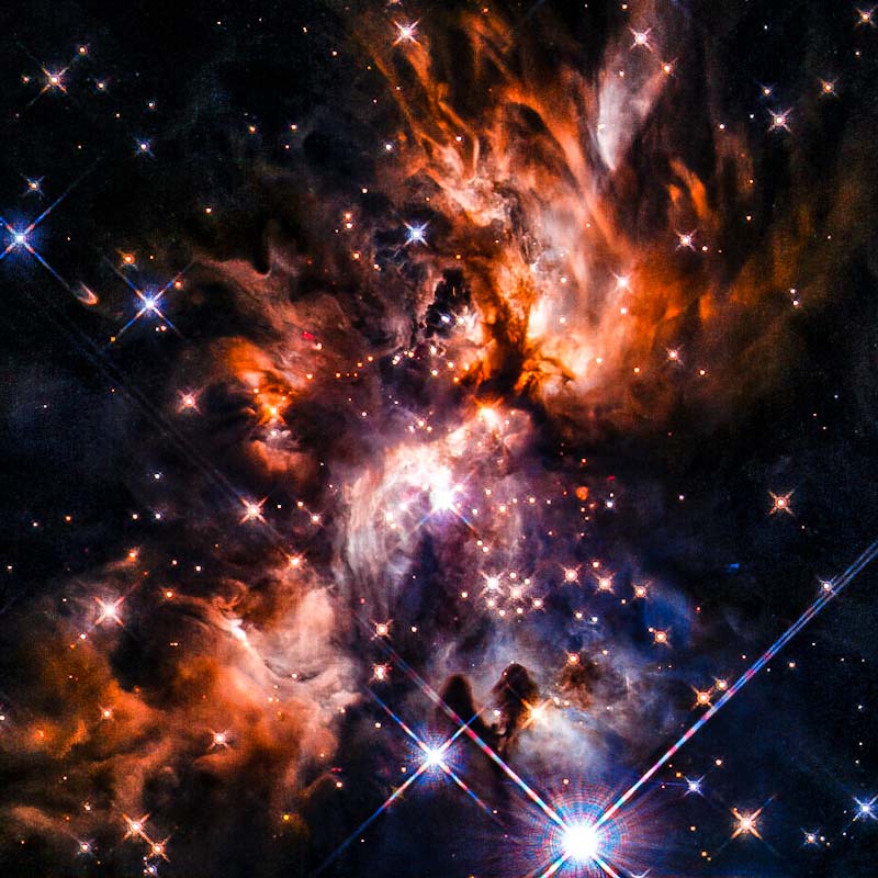 Um incrível berçário estelar escondido entre nuvens