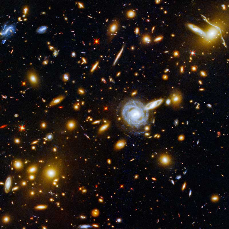 Hubble mostra aglomerado de galáxias de todos os tipos