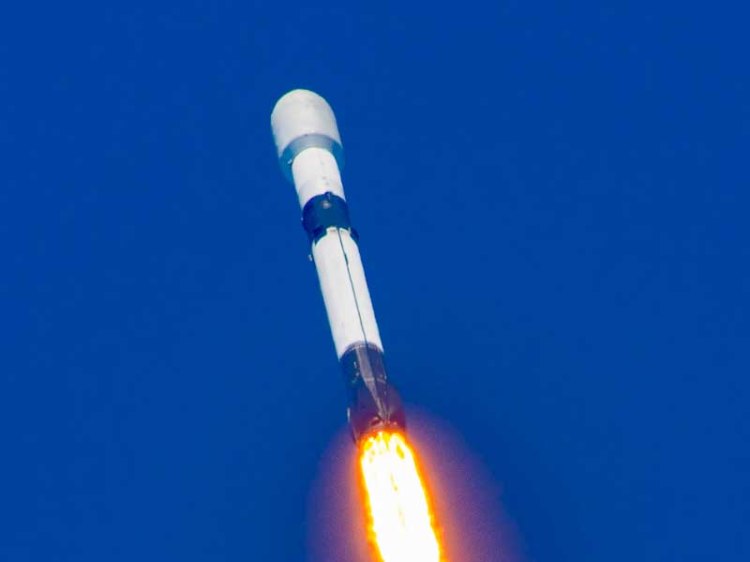 No Dia de Star Wars, SpaceX lança mais 60 satélites Starlink