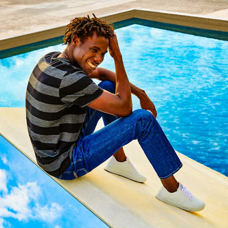 Marca apresenta primeiras peças em jeans produzidas com um copo d’água