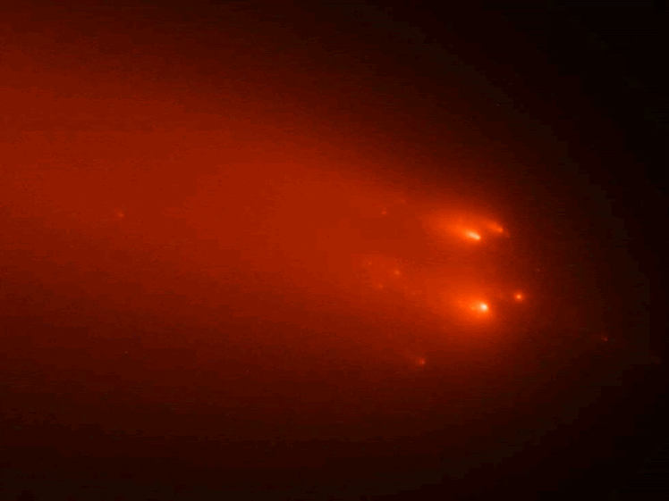 Hubble flagra divisão de núcleo sólido de cometa