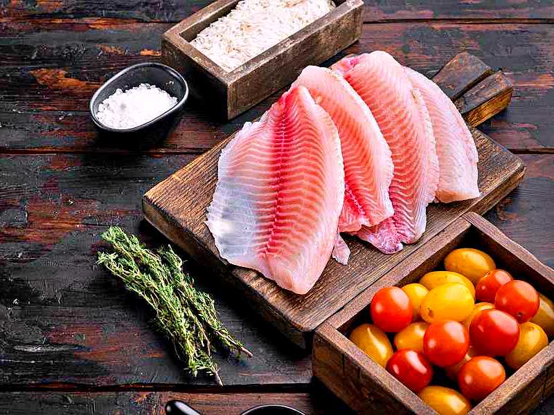 Receita de filé de tilápia com farofa de maracujá