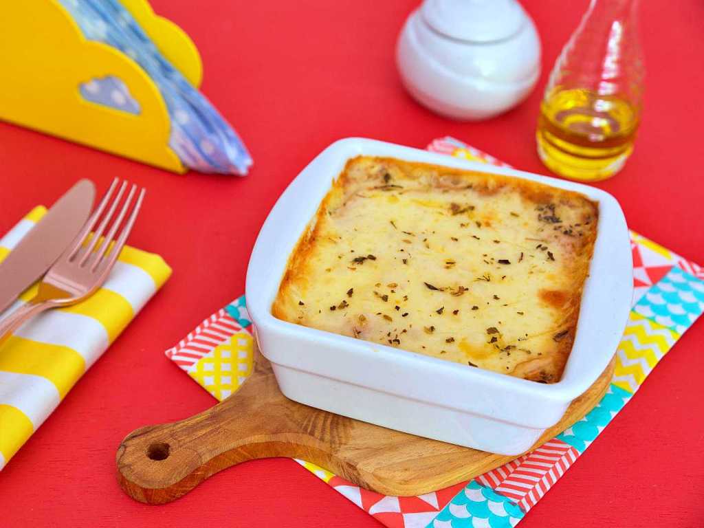 Fácil, e rende bastante: aprenda a fazer lasanha falsa de queijo e&nbsp;presunto