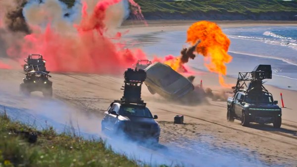 ‘O Dublê’ quebra recorde mundial de giros com carros após explosão