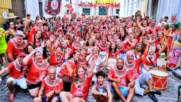 Oficina e cortejo do Maracatu Quebra-Baque celebram 20 anos do grupo pernambucano em São&nbsp;Luís