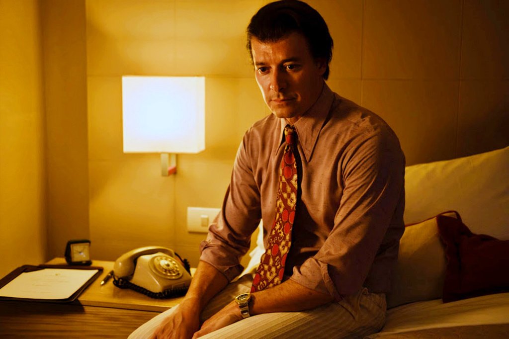 ‘Silvio’: filme sobre apresentador mais popular do Brasil ganha pôster e teaser inéditos