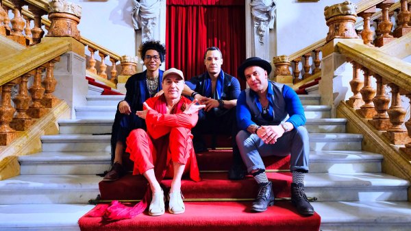 Banda Mensana e Zeca Baleiro gravam clipe em São&nbsp;Paulo