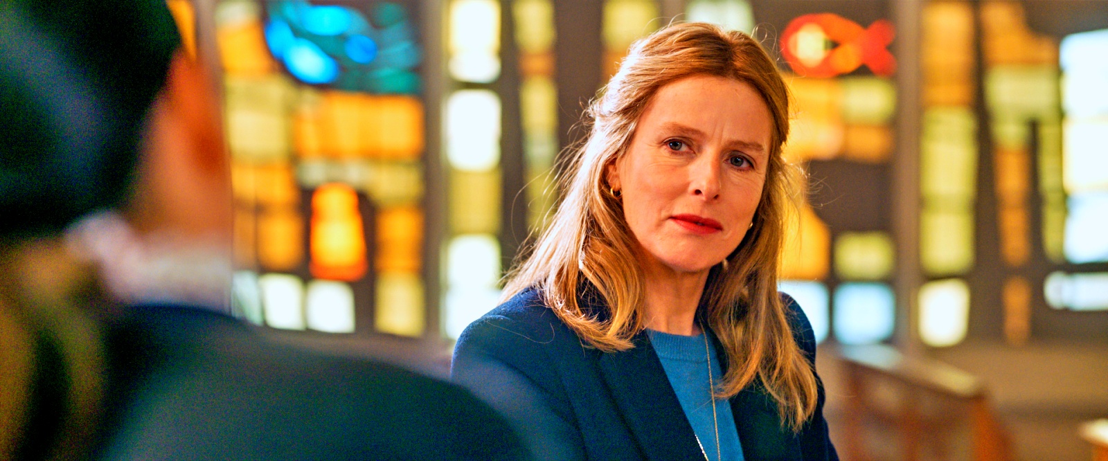 Drama francês ‘Disfarce Divino’, que narra escândalo sobre gênero de padre, estreia nos cinemas