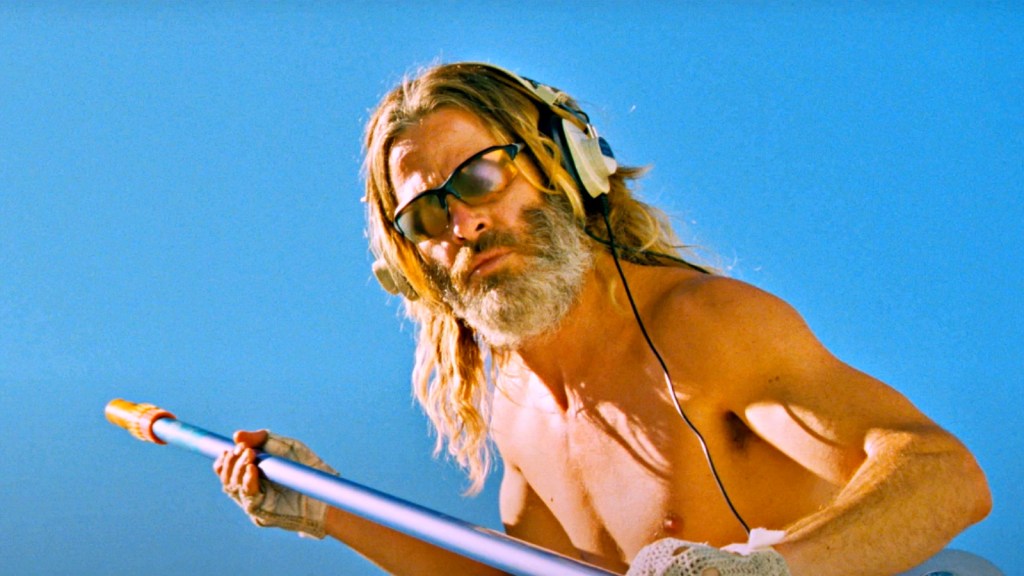 Dirigido e protagonizado por Chris Pine, ‘O Cara da Piscina’ ganha&nbsp;trailer