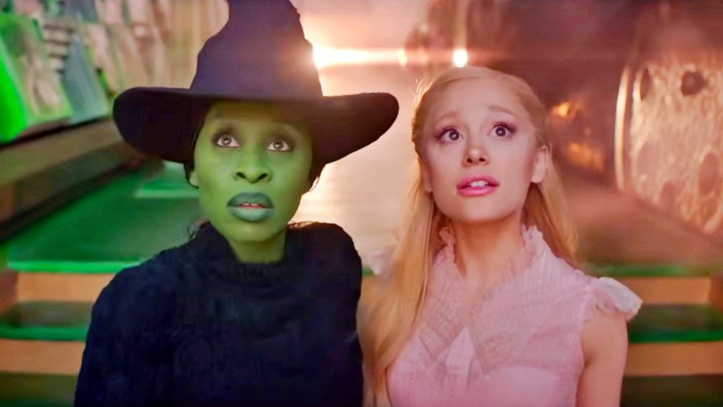 ‘Wicked’ tem trecho divulgado com Ariana Grande, Jon M. Chu e parte do&nbsp;elenco