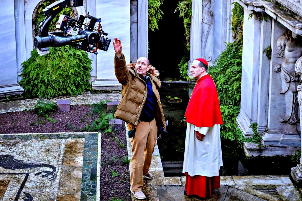 Protagonizado por Ralph Fiennes, ‘Conclave’ tem novo trailer&nbsp;revelado