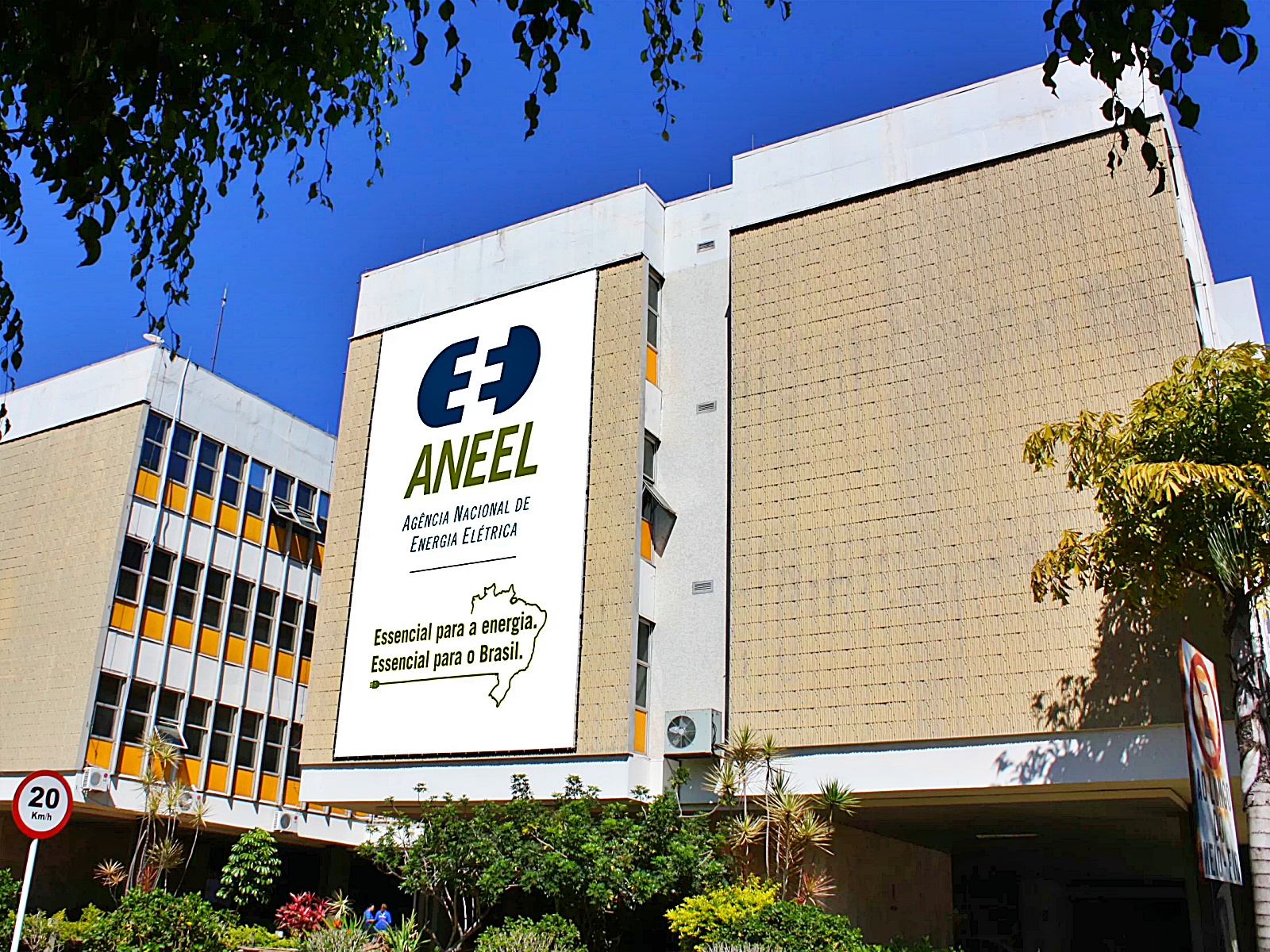 Desorientada, Aneel muda patamar da bandeira vermelha, e cobra tarifa extra 'mais leve': redução do patamar foi feita após correção de dados do Programa Mensal de Operação pelo ONS