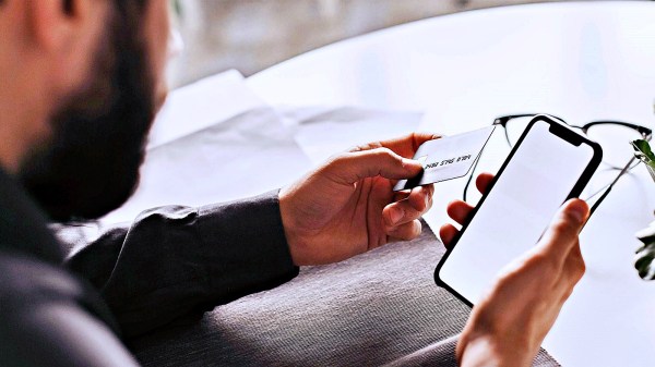 Serasa derruba 18,5 mil páginas de anúncios falsos nas redes sociais só em&nbsp;2024