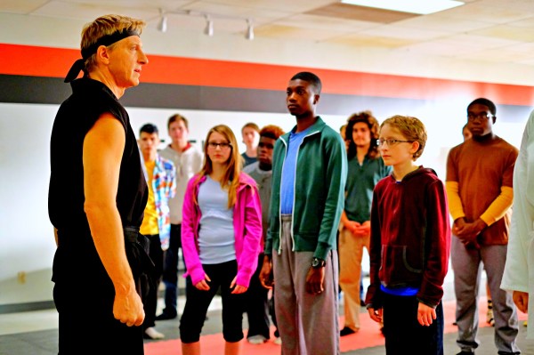 Warner Channel exibirá série de sucesso ‘Cobra Kai’ a partir de&nbsp;janeiro