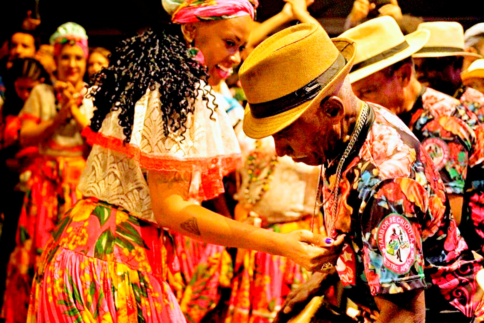 Crioula Festival promove encontro da música e tambor de crioula em São Luís: mestres, mestras e brincantes do tambor de crioula reunidos em cortejo pelas ruas do Centro Histórico e grandes shows marcam programação