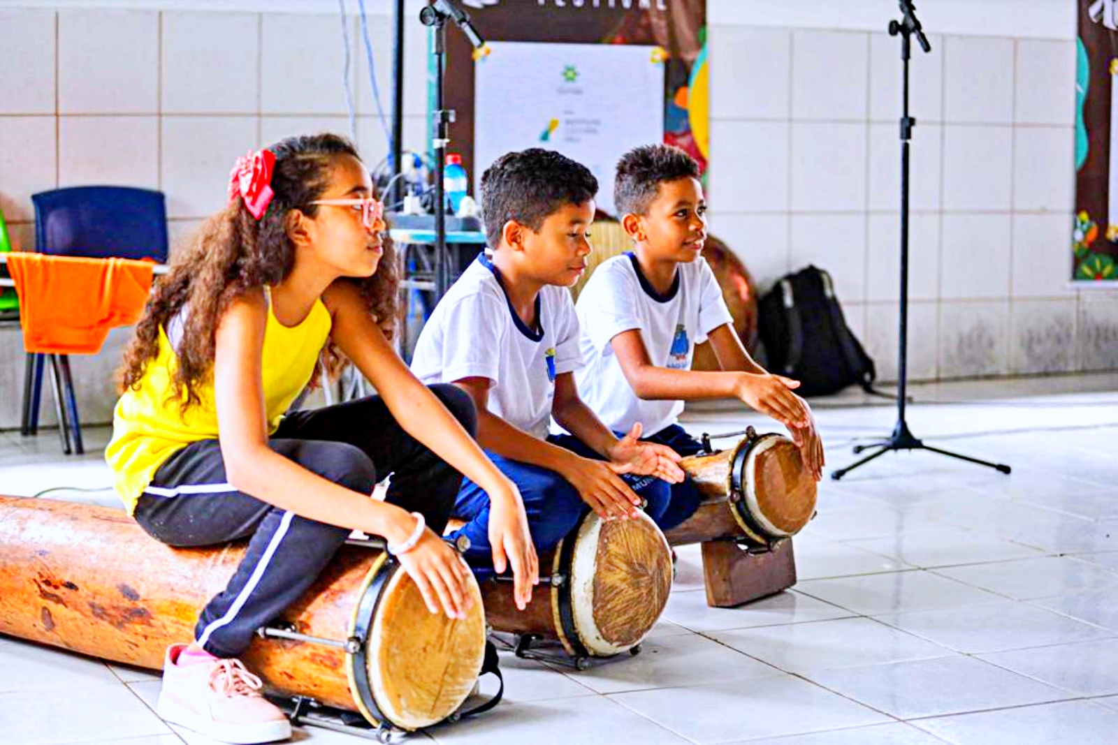 Crioula Festival promove encontro da música e tambor de crioula em São Luís: mestres, mestras e brincantes do tambor de crioula reunidos em cortejo pelas ruas do Centro Histórico e grandes shows marcam programação