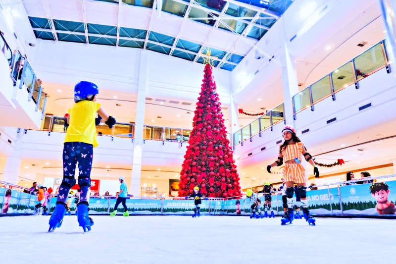 Rio Anil Shopping amplia horário de funcionamento, e apresenta programação especial de Natal: até 24 de dezembro, shopping atende à demanda com horários diferenciados; atrações musicais e pista de patinação no gelo animam público