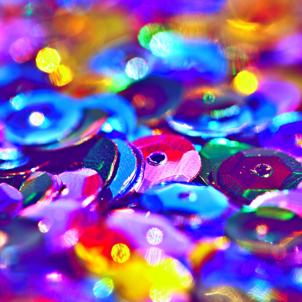 Fantasias, acessórios e biquínis são produtos mais buscados por maranhenses no comércio eletrônico para o&nbsp;Carnaval