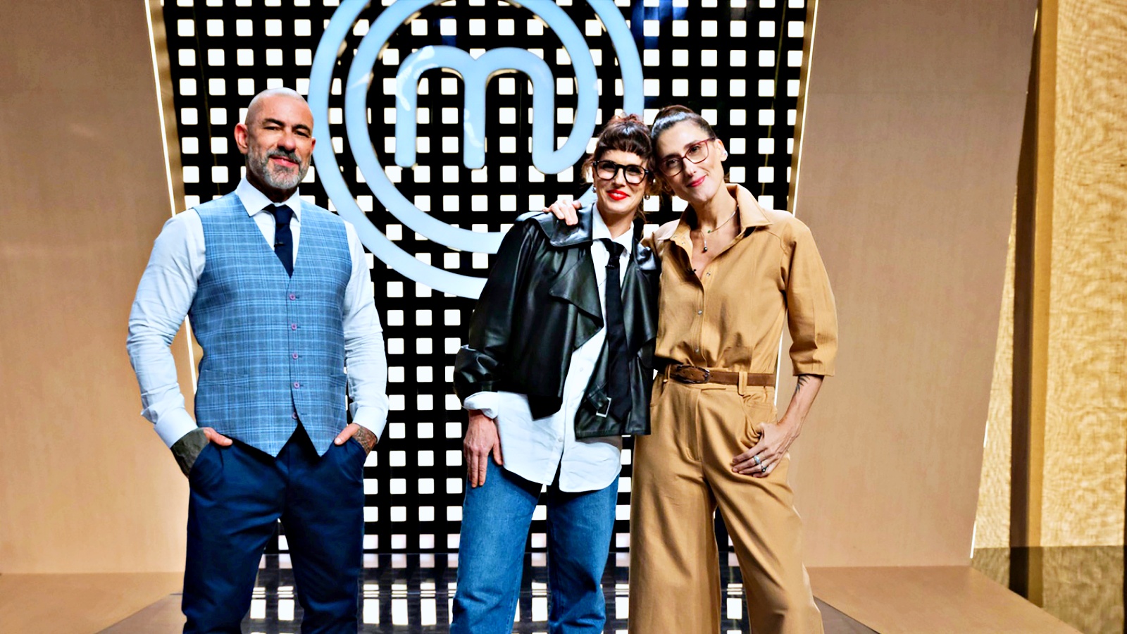 Paola Carosella retorna ao 'MasterChef Brasil', como convidada especial: chef participou da gravação de um episódio ao lado de Henrique Fogaça e Helena Rizzo