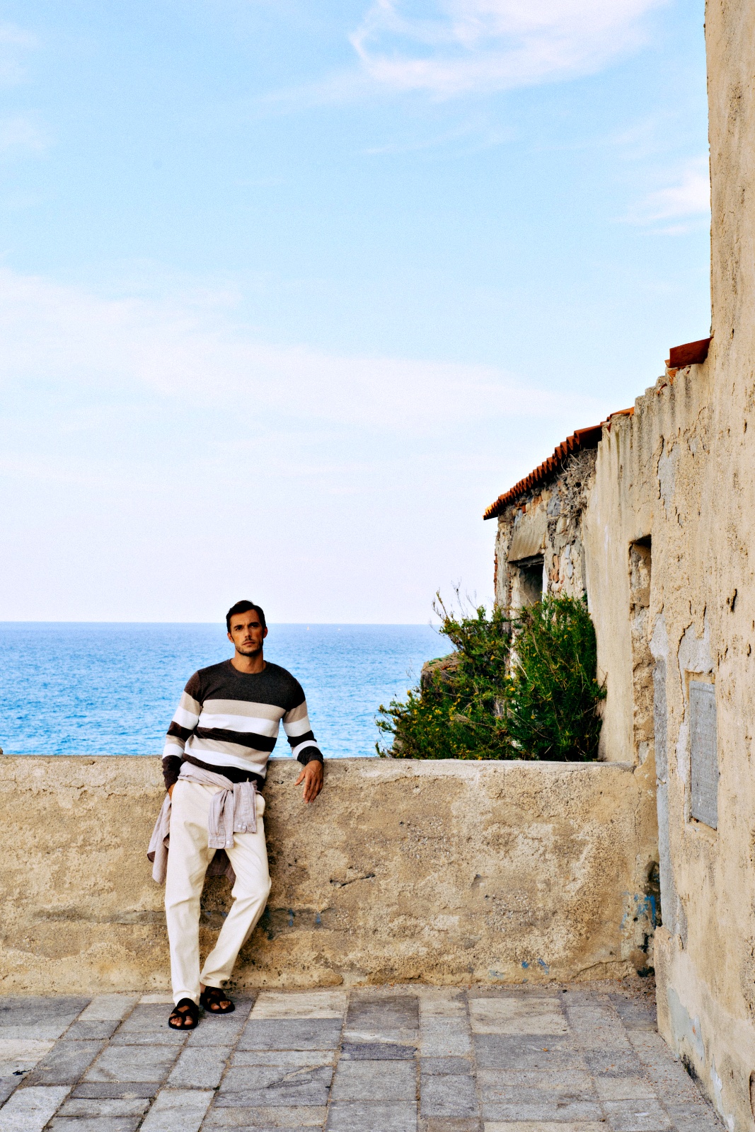 Tricô é tendência de moda masculina para inverno 2025: peça equilibra sofisticação e espontaneidade na estação mais fria