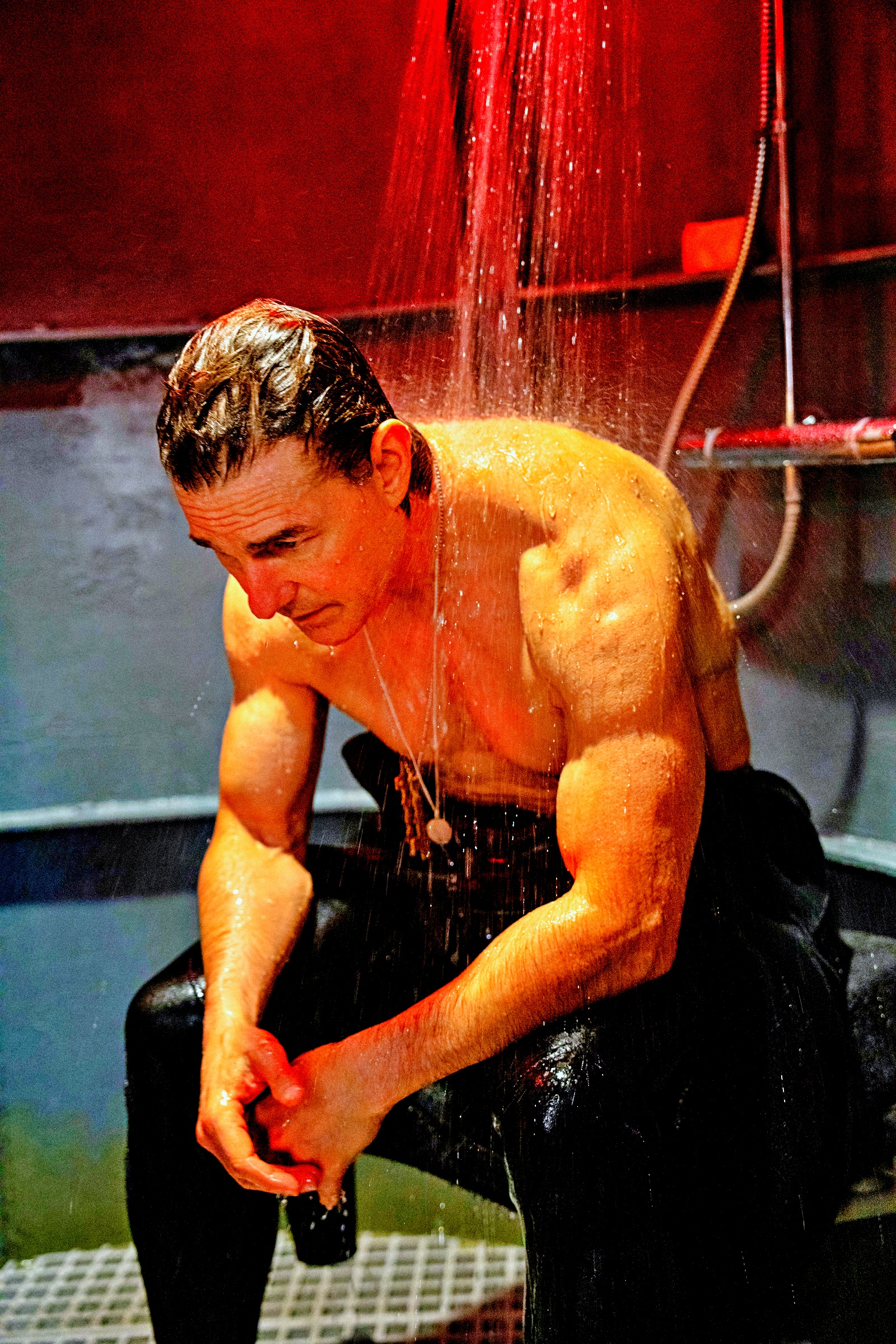 Tom Cruise fala sobre gravações embaixo d'água em novo vídeo de bastidores de 'Missão: Impossível - O Acerto Final': com sessões especiais a partir de 17 de maio, a pré-venda de ingressos do filme já está disponível