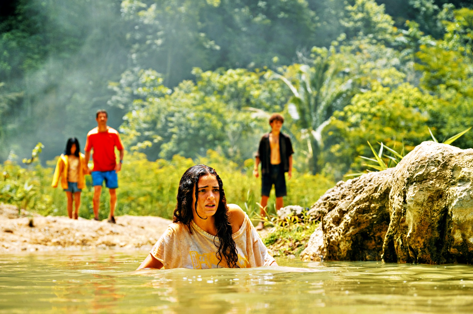 Universal Pictures divulga vídeo dos bastidores do assustador 'Jurassic World: Recomeço': Scarlett Johansson revela como são os dinossauros do novo filme da icônica franquia, que ganhou novos cartazes