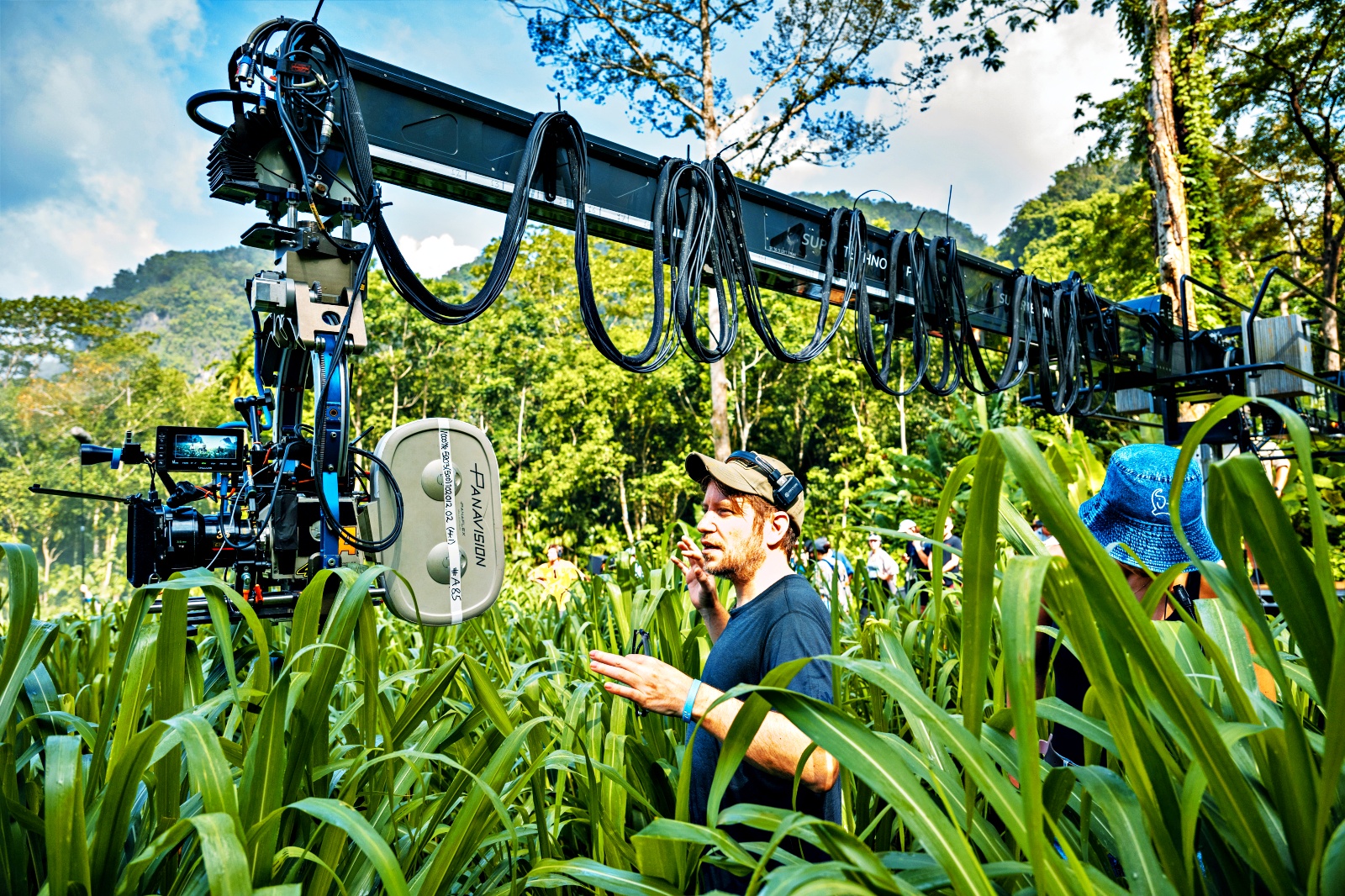Universal Pictures divulga vídeo dos bastidores do assustador 'Jurassic World: Recomeço': Scarlett Johansson revela como são os dinossauros do novo filme da icônica franquia, que ganhou novos cartazes