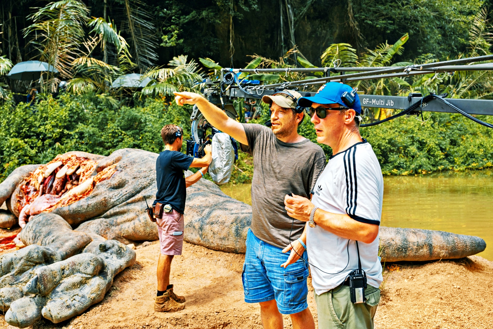 Universal Pictures divulga vídeo dos bastidores do assustador 'Jurassic World: Recomeço': Scarlett Johansson revela como são os dinossauros do novo filme da icônica franquia, que ganhou novos cartazes