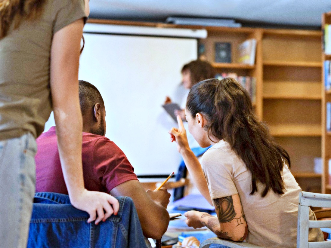 Norma culta: o charme da linguagem clássica em tempos de emojis e gírias; quando se trata de escrever um texto mais formal, usar norma culta garante credibilidade ao texto