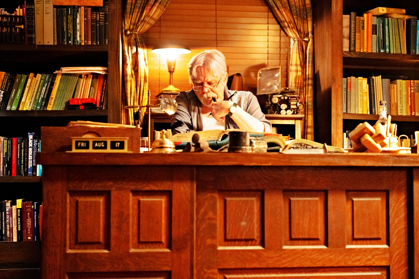 'A Vida de Chuck' emociona com lado mais doce e profundo de Stephen King: adaptação sensível de conto de Stephen King revela lado luminoso do autor, com direção de Mike Flanagan e estrelado por Tom Hiddleston