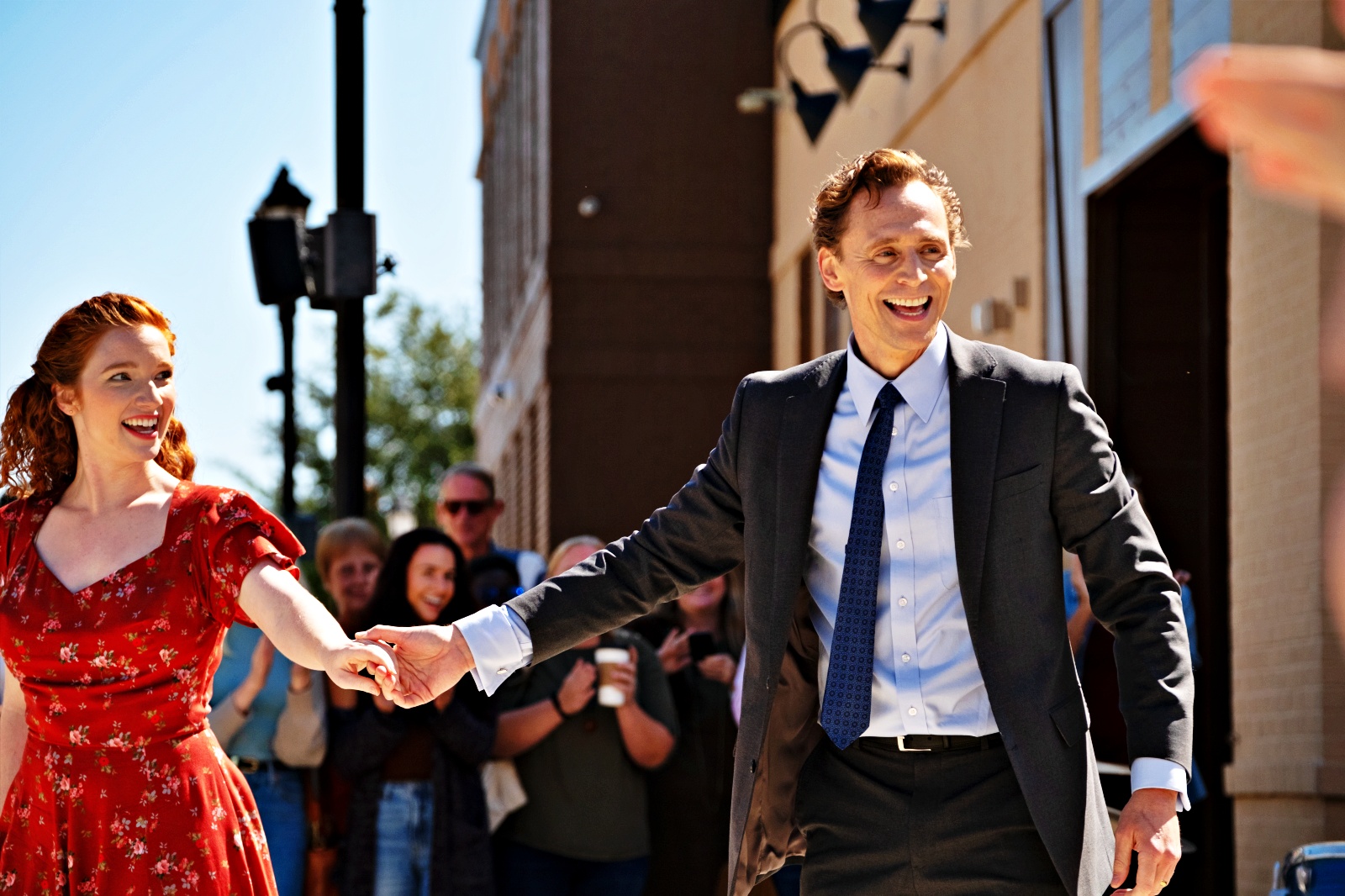 'A Vida de Chuck' emociona com lado mais doce e profundo de Stephen King: adaptação sensível de conto de Stephen King revela lado luminoso do autor, com direção de Mike Flanagan e estrelado por Tom Hiddleston