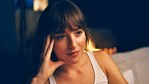 'Amores à Parte' tem traições, reviravoltas e desejo: Dakota Johnson e Adria Arjona estrelam comédia sarcástica sobre casamentos modernos, relações abertas e dilemas do amor contemporâneo