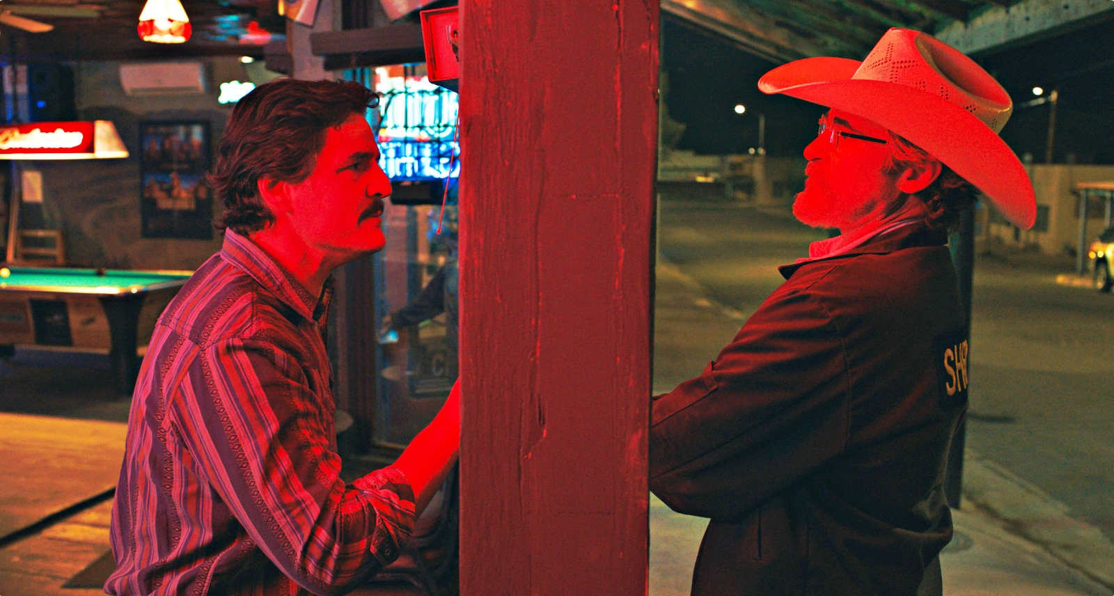 Universal Pictures lança primeiro trailer e cartaz de 'Eddington', novo filme de Ari Aster com Joaquin Phoenix, Pedro Pascal e Emma Stone: exibido durante o Festival de Cannes, o longa é uma comédia dramática que chega aos cinemas brasileiros em 13 de novembro