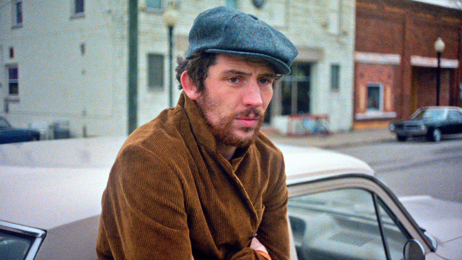 ‘The Mastermind’ ganha trailer e pôster oficiais