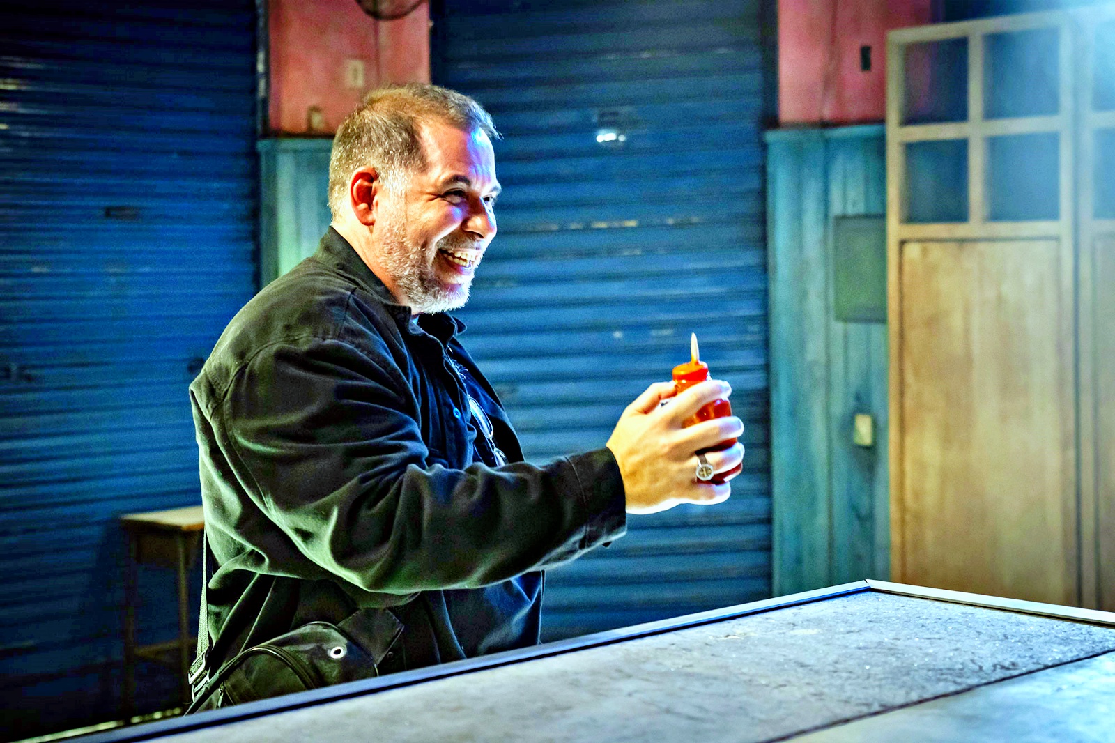 Confira cena exclusiva da comédia 'O Rei da Feira' com Leandro Hassum, Talita Younan e Pedro Wagner: com direção de Felipe Joffily, o filme que mistura comédia e mistério estreia nos cinemas na próxima quinta-feira, 4 de setembro