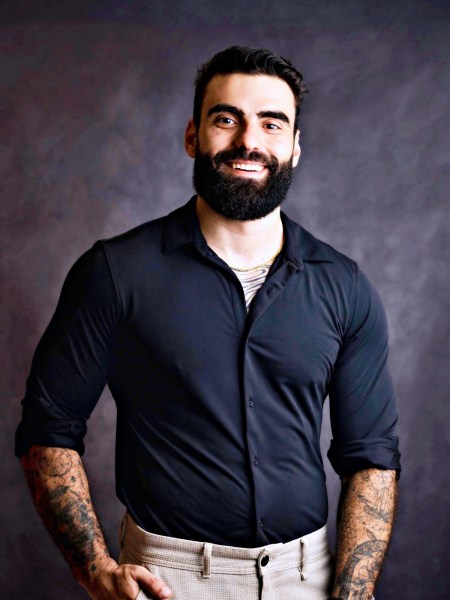 Patrick Suyti lança livro 'Quem entende de comportamento vende mais' com estratégias para alavancar vendas: livro reúne técnicas de comportamento humano aplicadas a vendas e mostra como profissionais podem ampliar resultados e reposicionar carreiras