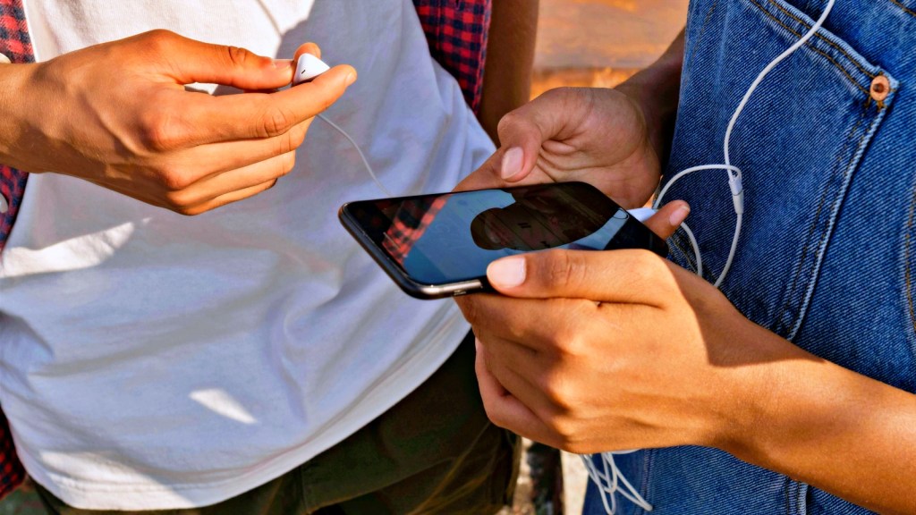 Jovens das classes D e E revelam força digital e&nbsp;financeira