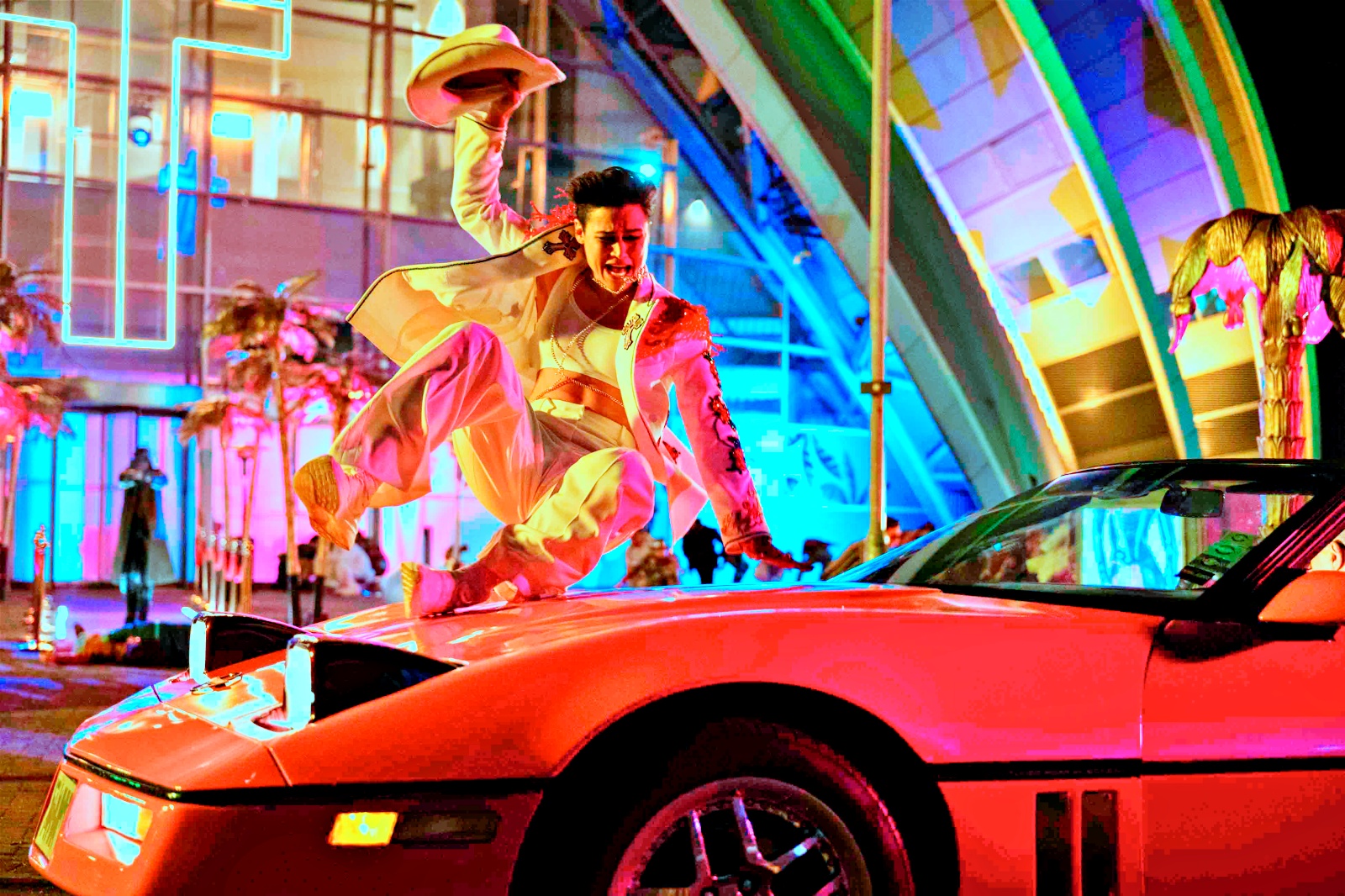 Glen Powell revela treinamento nos bastidores de 'O Sobrevivente' em novo vídeo: com direção de Edgar Wright, filme ganha nova data estreia e chega dia 20 de novembro nos cinemas do Brasil