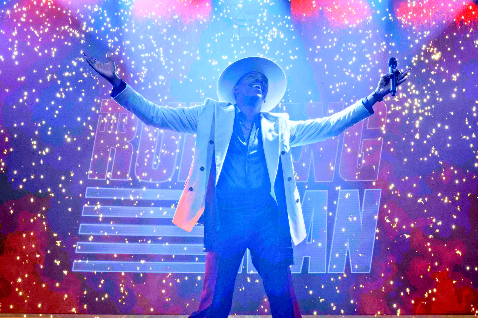 Glen Powell revela treinamento nos bastidores de 'O Sobrevivente' em novo vídeo: com direção de Edgar Wright, filme ganha nova data estreia e chega dia 20 de novembro nos cinemas do Brasil