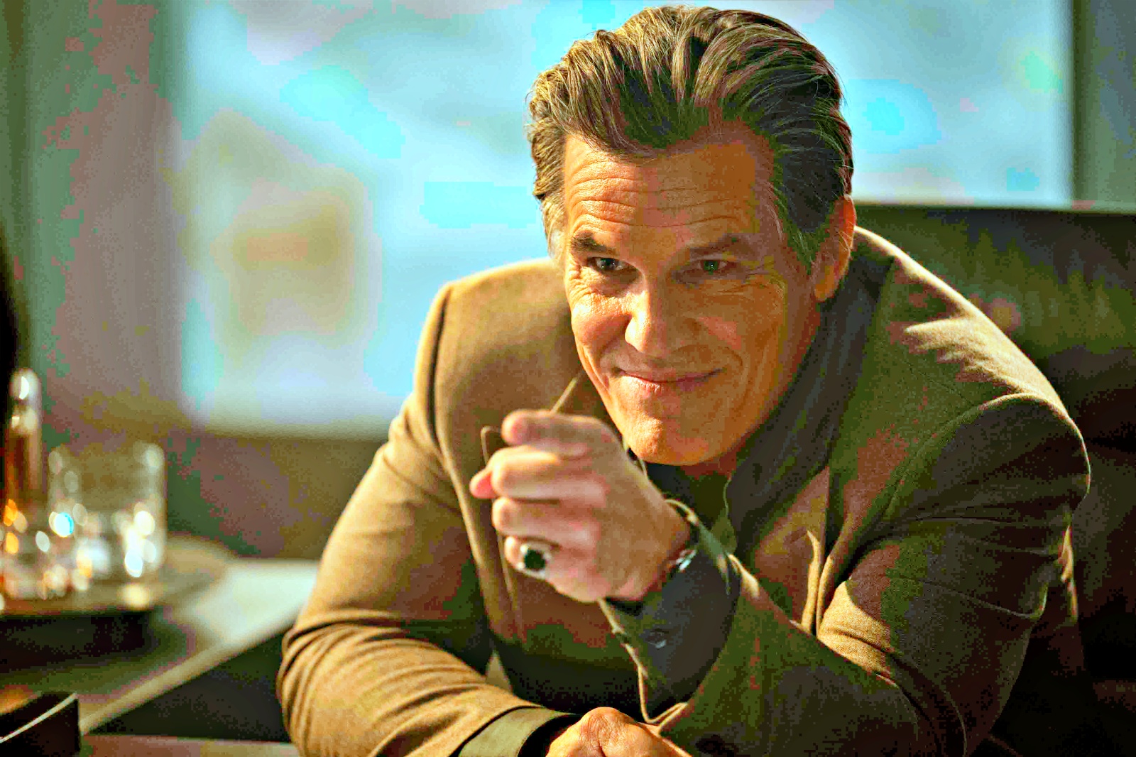 Glen Powell revela treinamento nos bastidores de 'O Sobrevivente' em novo vídeo: com direção de Edgar Wright, filme ganha nova data estreia e chega dia 20 de novembro nos cinemas do Brasil