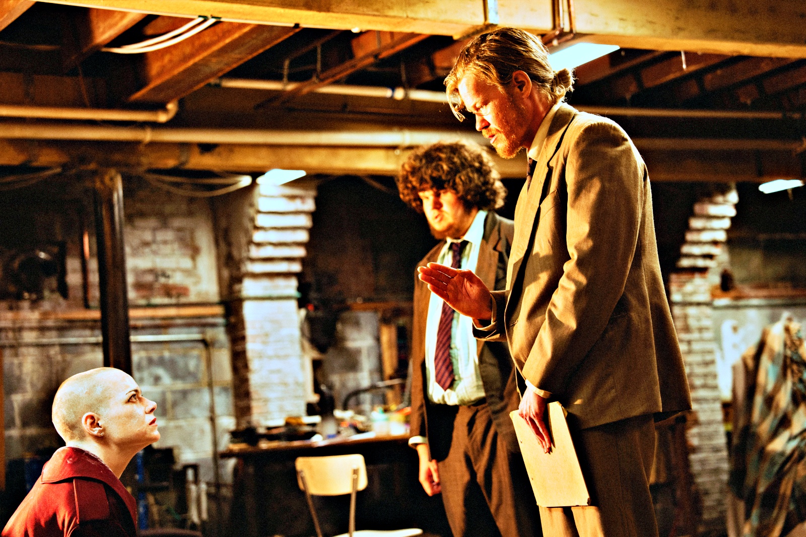 Universal Pictures lança trailer inédito de 'Bugonia', novo filme de Yorgos Lanthimos com Emma Stone: longa teve sua primeira sessão em território nacional nesse sábado após a coletiva de imprensa da 49ª Mostra Internacional de Cinema em São Paulo