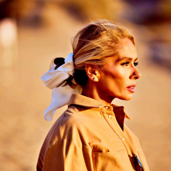 'Meu Ayrton por Adriane Galisteu' estreia em 6 de novembro na HBO Max: produção documental traz depoimentos exclusivos e revela, pela primeira vez, a perspectiva de Adriane Galisteu sobre sua relação com Ayrton Senna